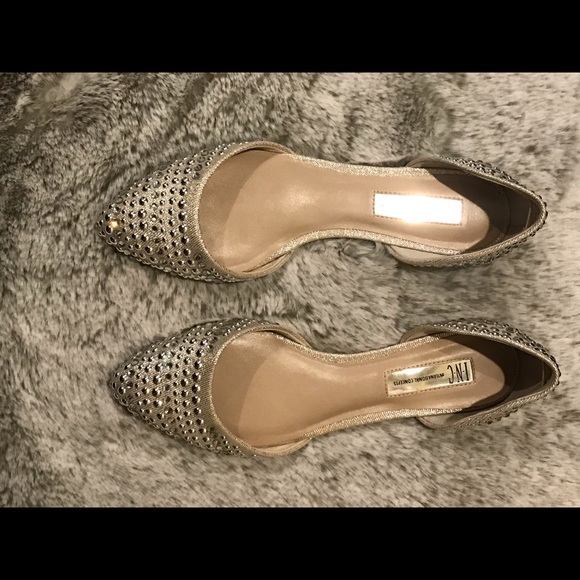 Like new fabric and jeweled flats - Picture 6 of 7